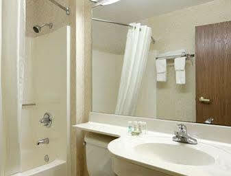 Super 8 By Wyndham Columbus West Hotel Luaran gambar
